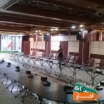اجاره-میز-فلزی-گرد-کنفرانس-کرایه-صندلی-چوبی-اموزشی